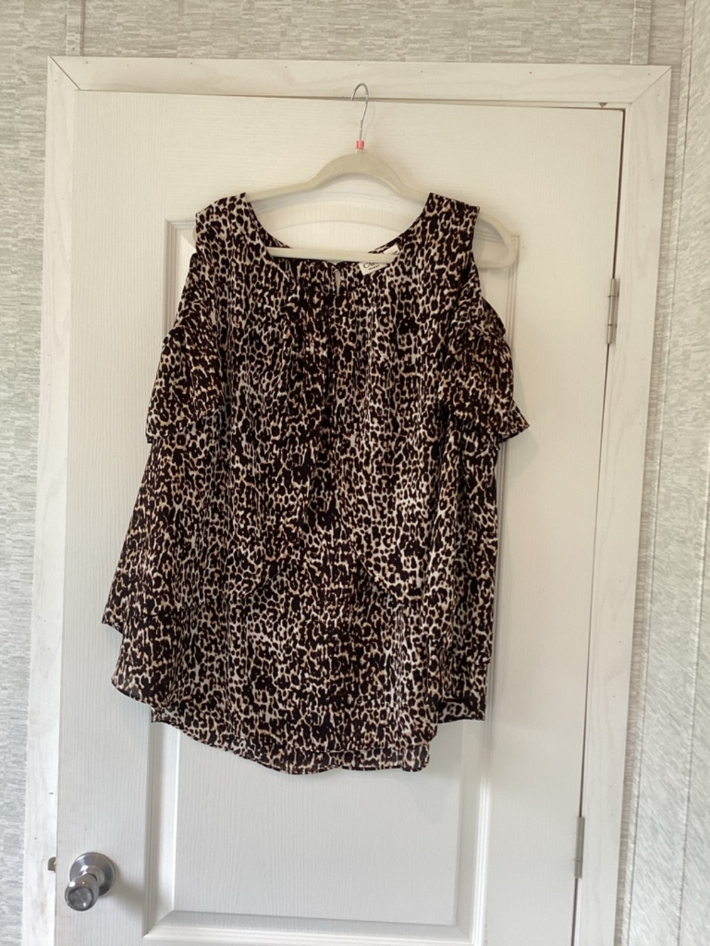 Cato Leopard Cold-Shoulder Blouse in Brown and Black 24/26Euc